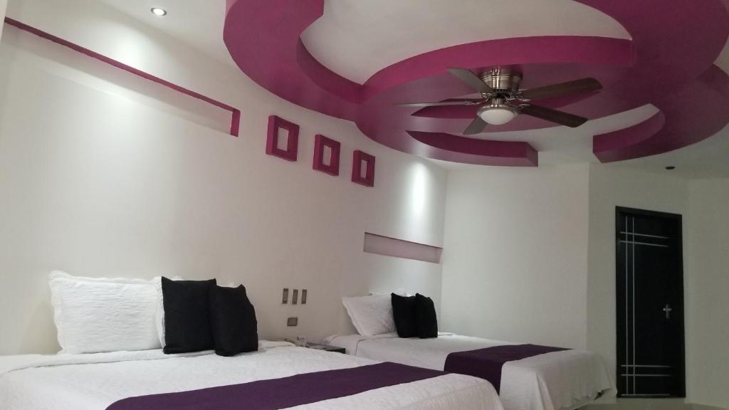 Postel nebo postele na pokoji v ubytování Hotel Dluxe