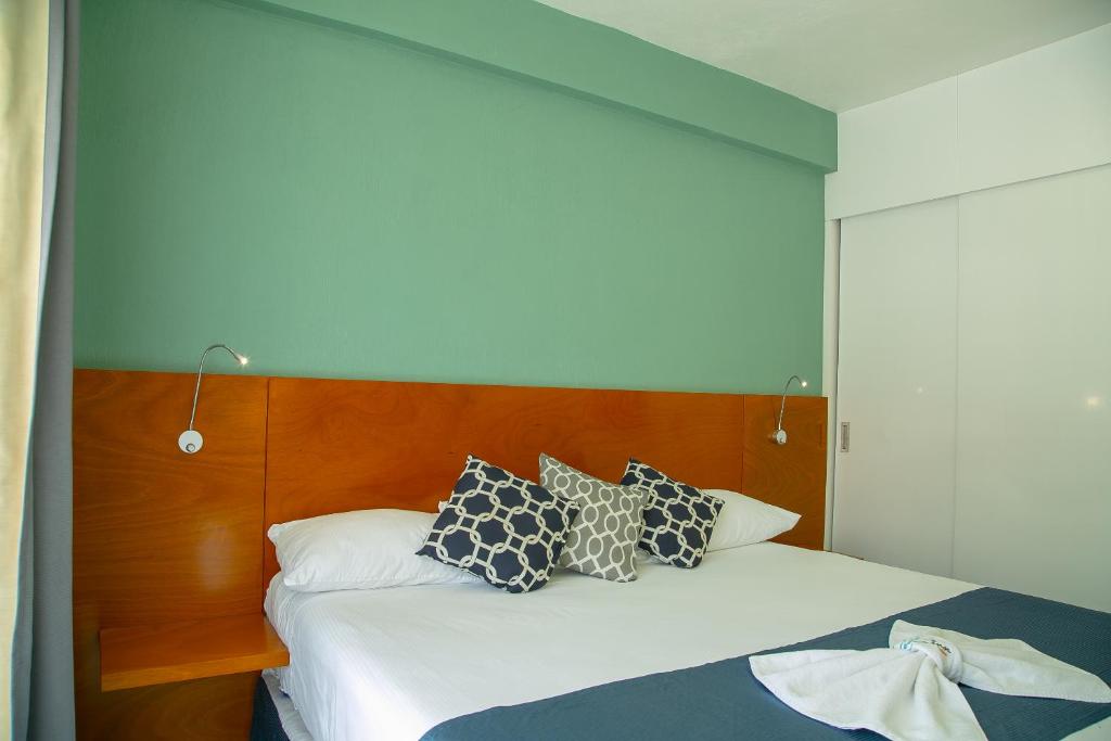 Postel nebo postele na pokoji v ubytování Relax Inn Suites