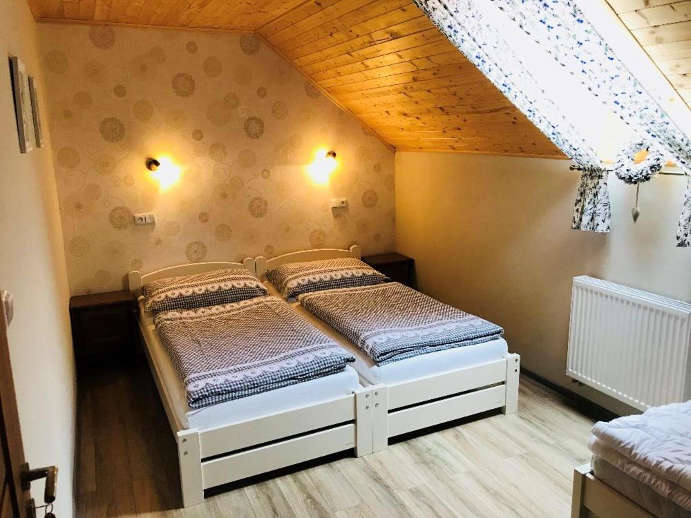 Postel nebo postele na pokoji v ubytování Sklípek u Svobodů