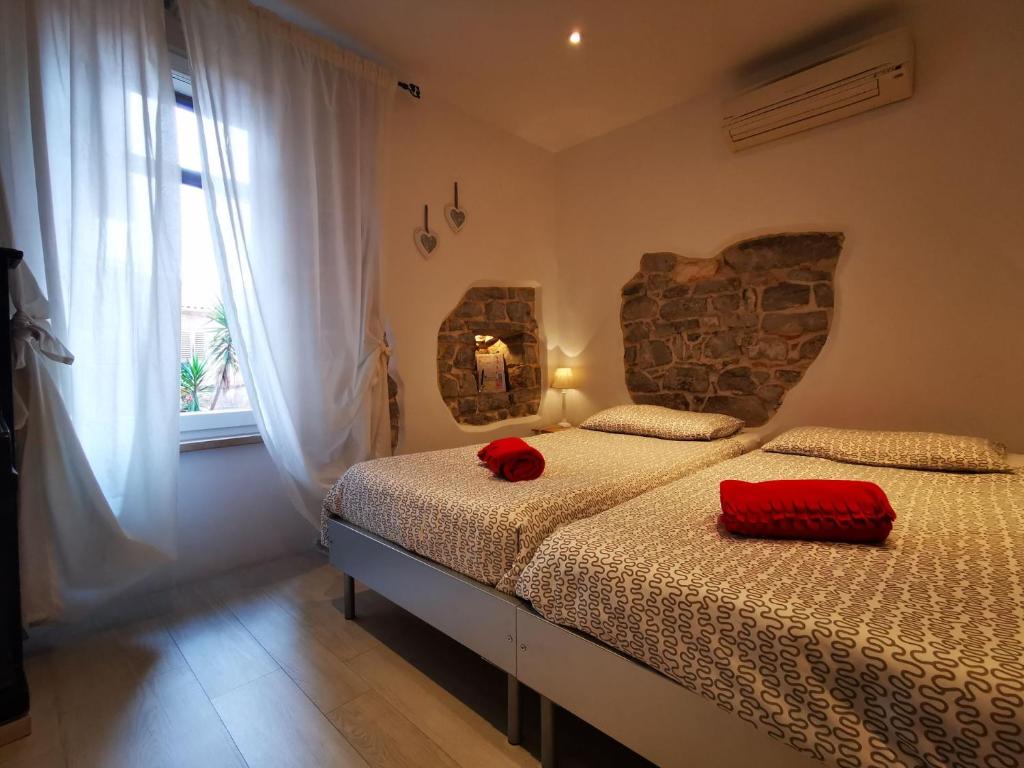 een slaapkamer met een bed en een raam bij ROMANTIC APARTMENT Lovran - 4 stars in Lovran