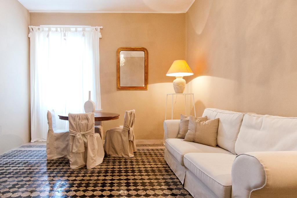 Część wypoczynkowa w obiekcie BluLassù City Center Rooms