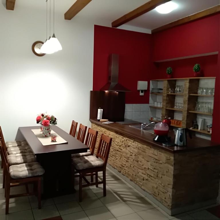 Kuchyň nebo kuchyňský kout v ubytování Apartmán U Sudu