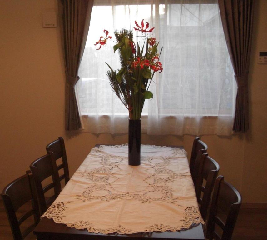 a table with a vase of flowers on it at 2-10-15 Imagawa - Apartment / Vacation STAY 7907 in Tokyo