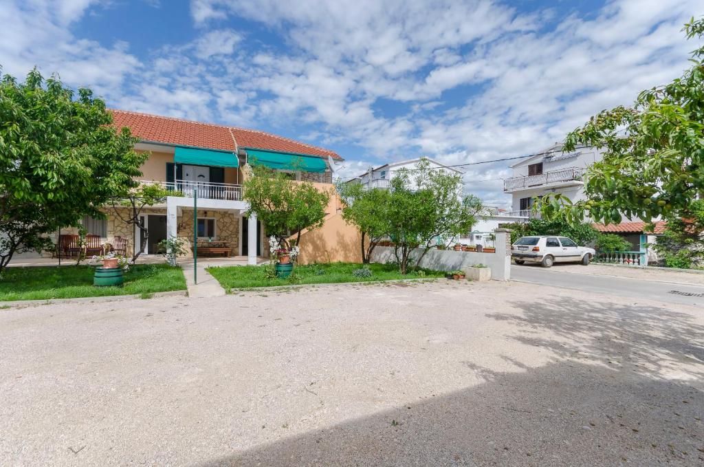 Το κτήριο όπου στεγάζεται  το διαμέρισμα