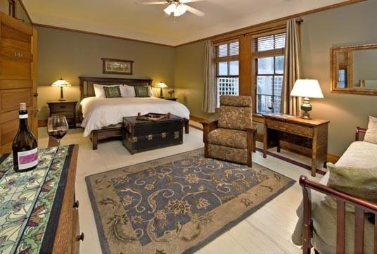 McCloud Hotel - Sala Familiar Con Vista Al Jardín