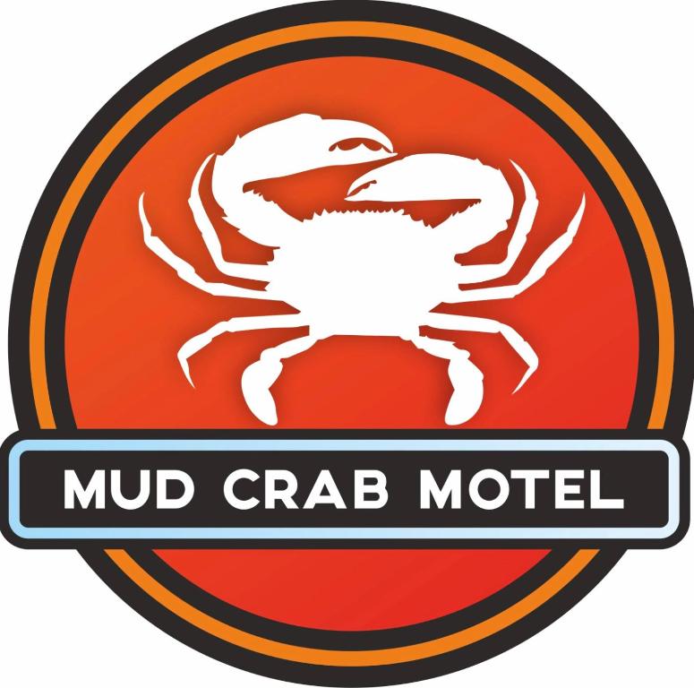 En logo, et sertifikat eller et firmaskilt på Mud Crab Motel