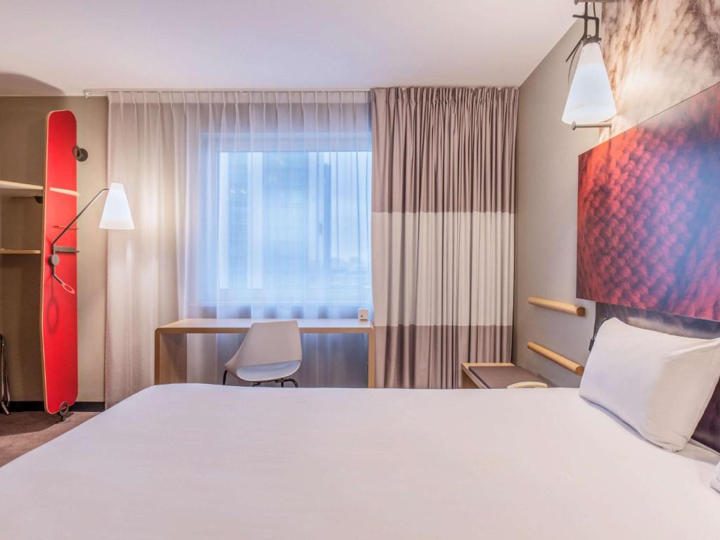 Postel nebo postele na pokoji v ubytování Ibis Poznan Centrum