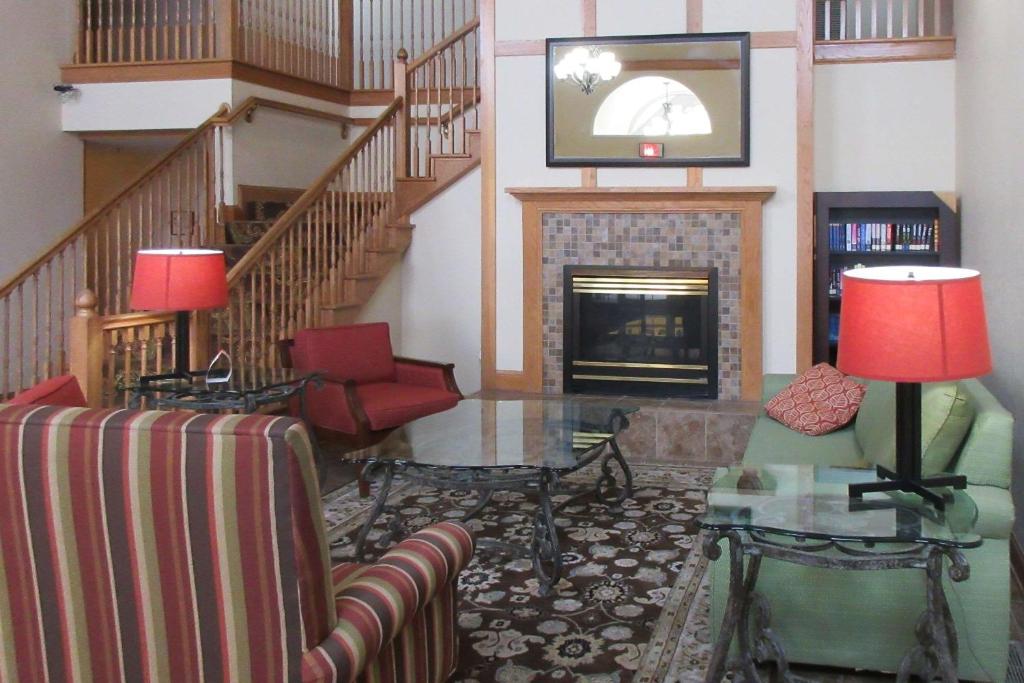 a living room with a fireplace and a tv at Quality Inn & Suites in Alexandria