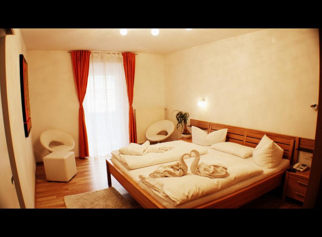 Postel nebo postele na pokoji v ubytování Hotel Etschquelle