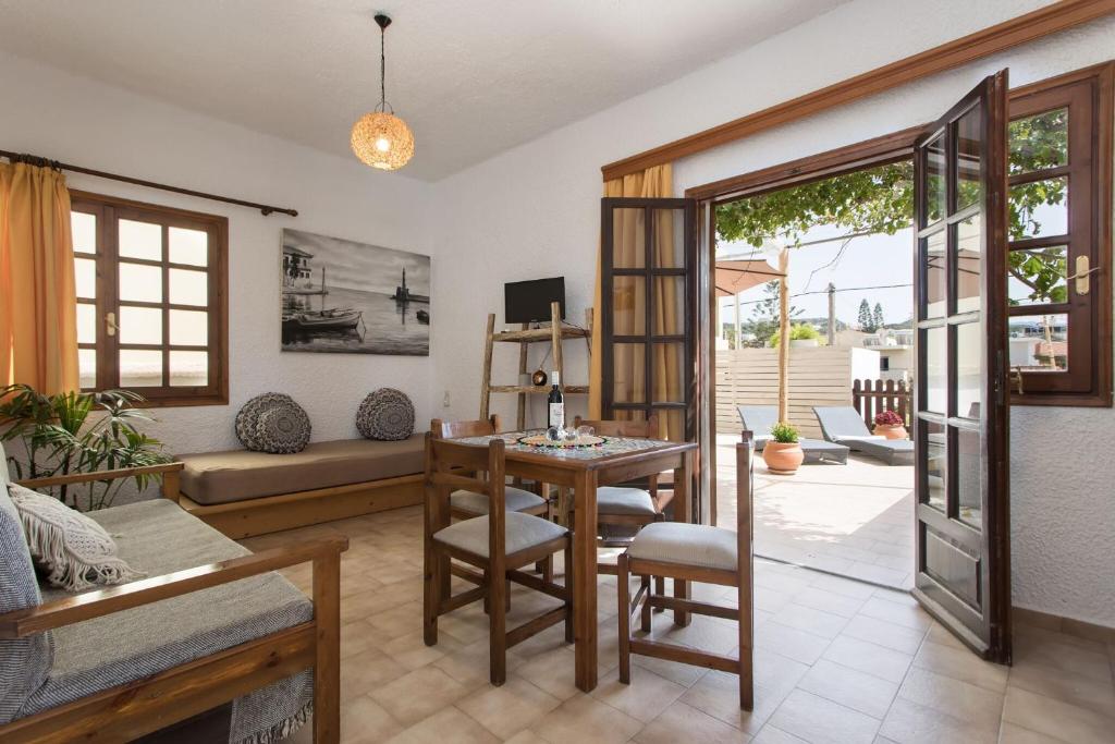 TV a/nebo společenská místnost v ubytování Ilias Apartments