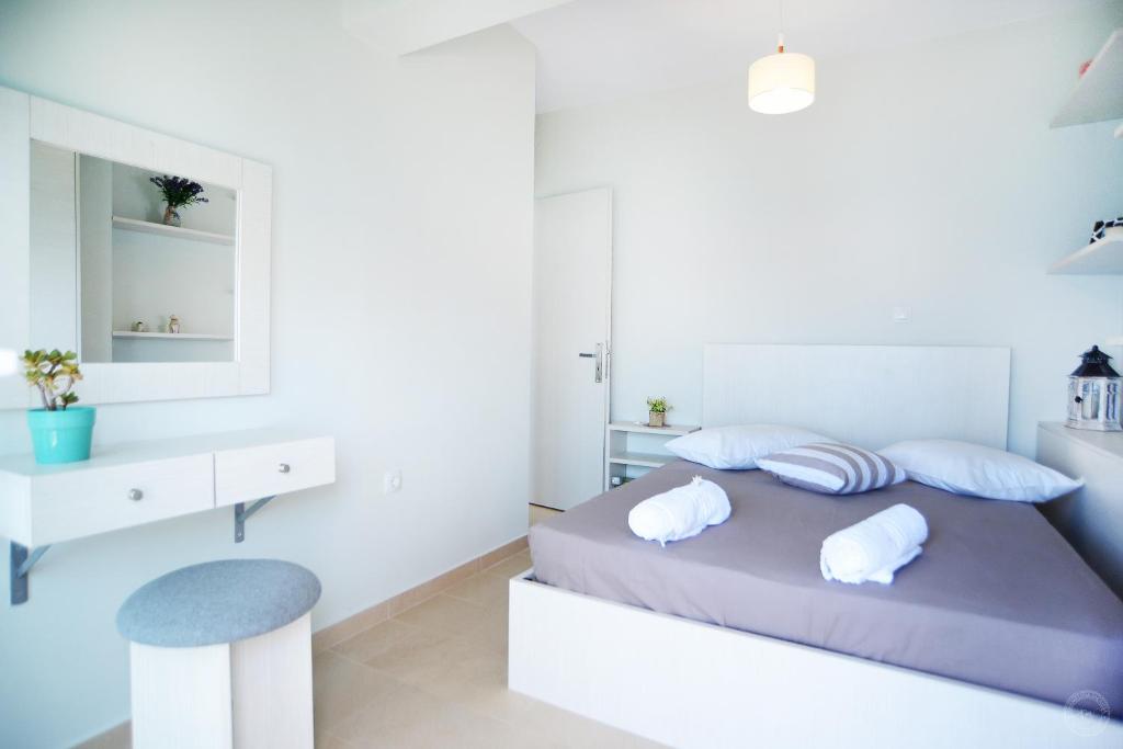 Postel nebo postele na pokoji v ubytování MOUSELIS APARTMENTS