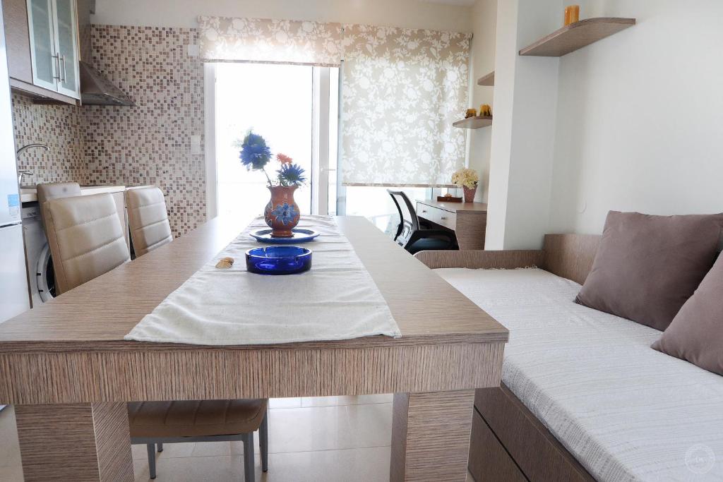 Posezení v ubytování MOUSELIS APARTMENTS
