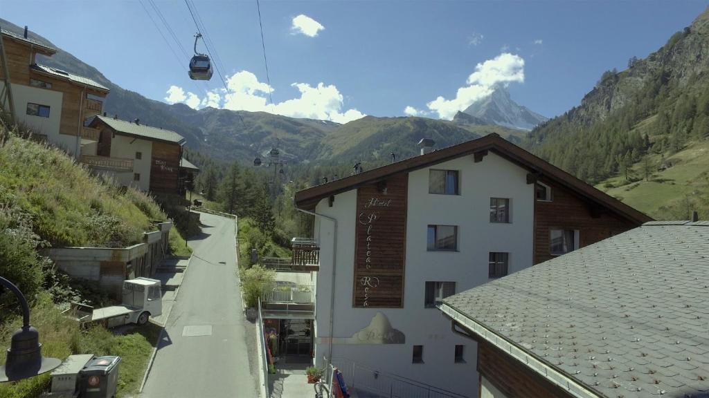 Nespecifikovaný výhled na hory nebo výhled na hory při pohledu z hotelu