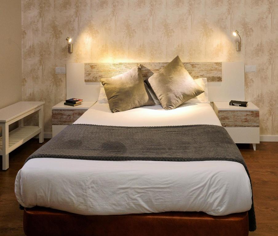 Ένα ή περισσότερα κρεβάτια σε δωμάτιο στο Hotel Vivar