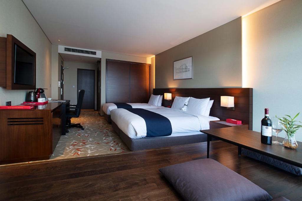 Postel nebo postele na pokoji v ubytování ASTI Hotel Busan Station