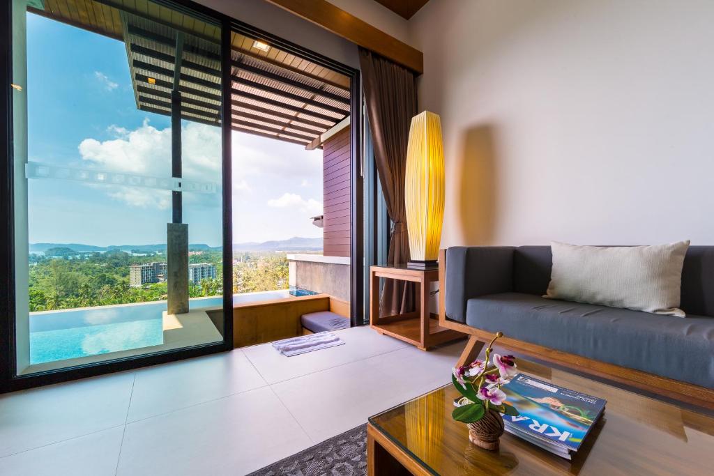 Bazén v ubytování Andakiri Pool Villa Panoramic Sea View nebo v jeho okolí