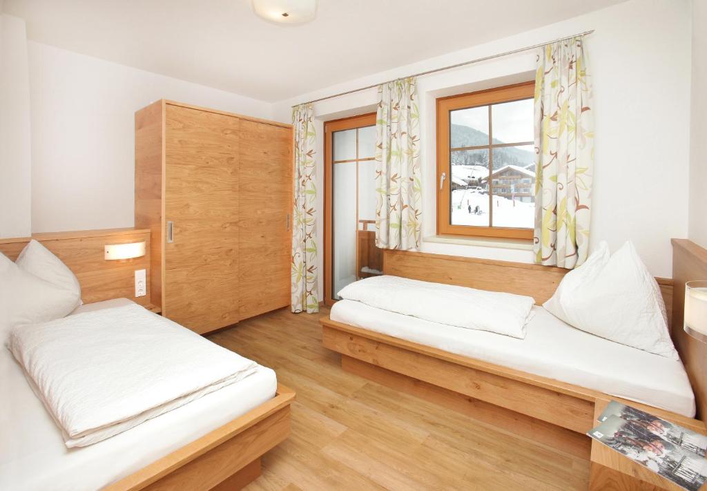 Postel nebo postele na pokoji v ubytování Tarlack Appartements Hütten 34
