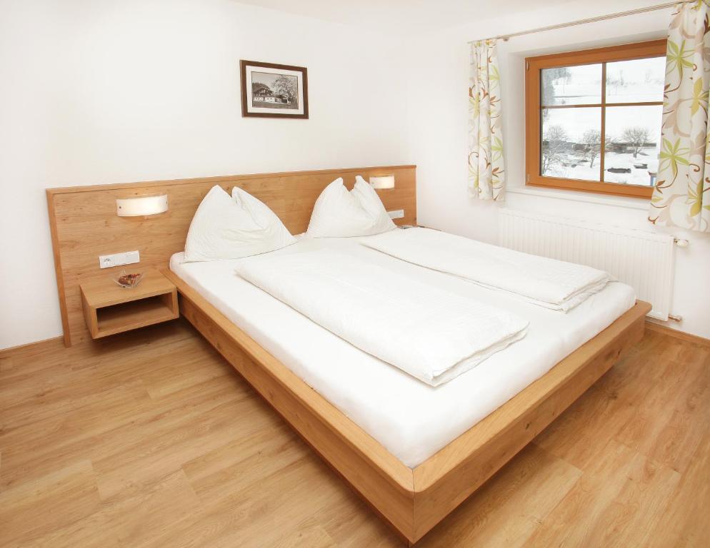 Postel nebo postele na pokoji v ubytování Tarlack Appartements Hütten 34
