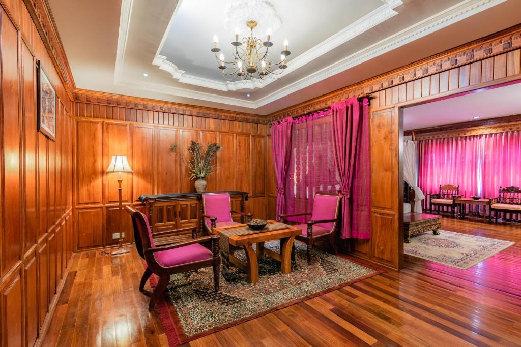 Posezení v ubytování Empress Angkor Resort & Spa