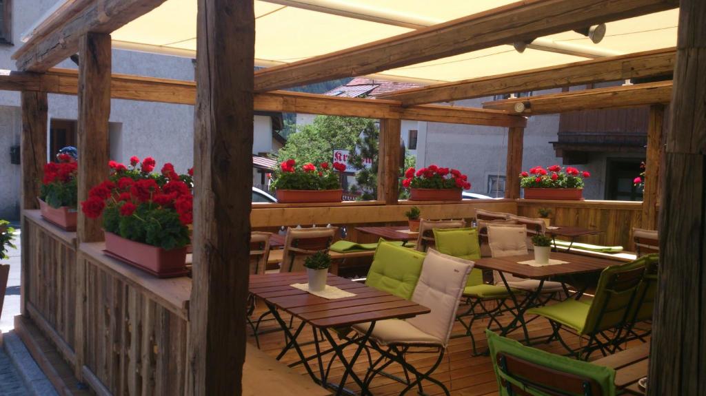 Reštaurácia alebo iné gastronomické zariadenie v ubytovaní Aparthotel Krösbacher