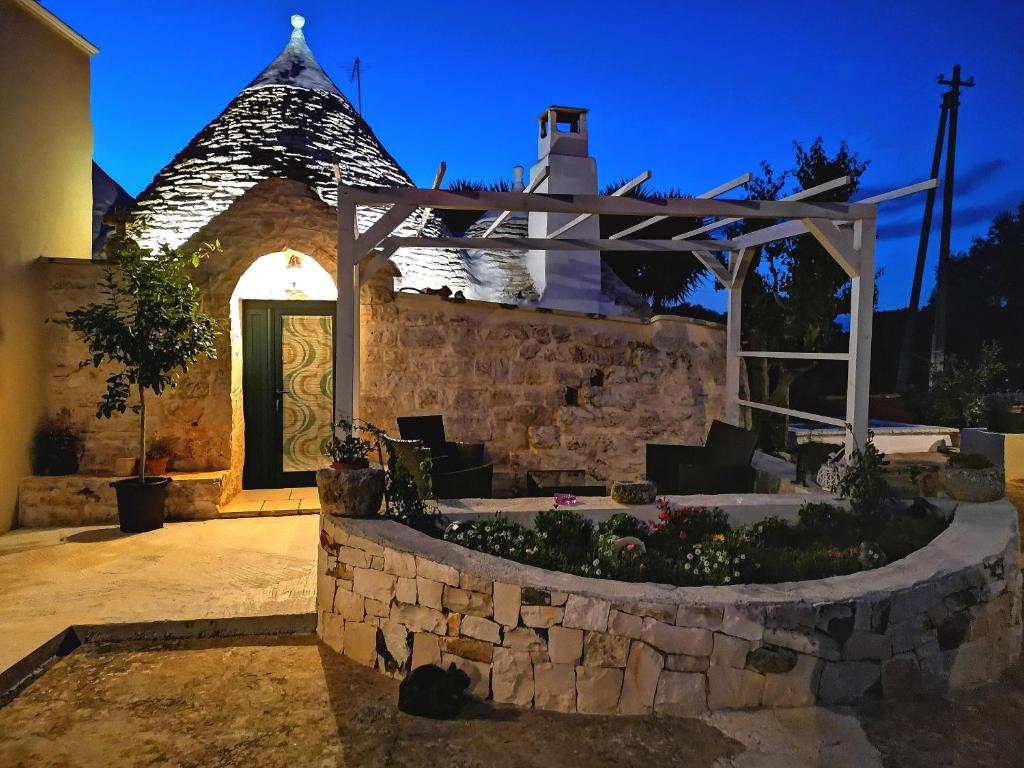 Ogród w obiekcie Trullo Madia e Dimora Giorgio