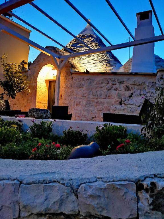 Ogród w obiekcie Trullo Madia e Dimora Giorgio