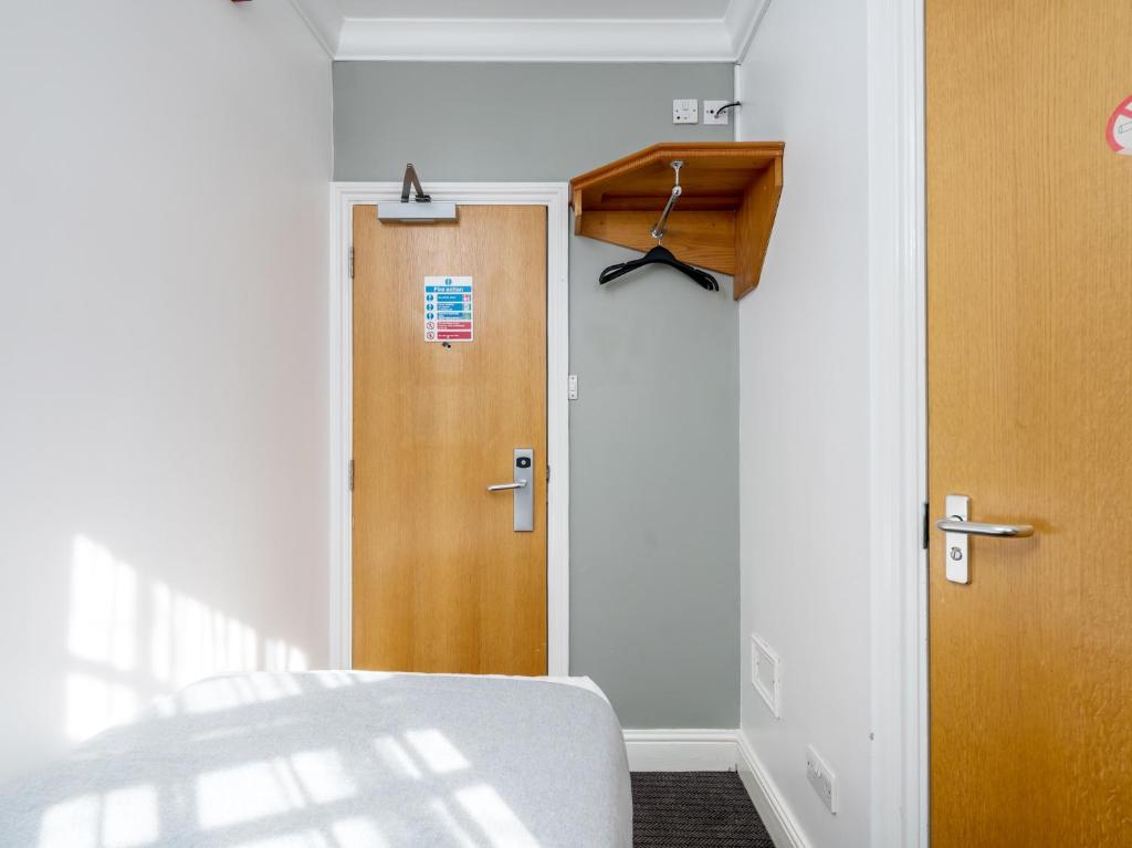 OYO Townhouse New England, London Victoria - Resim 10