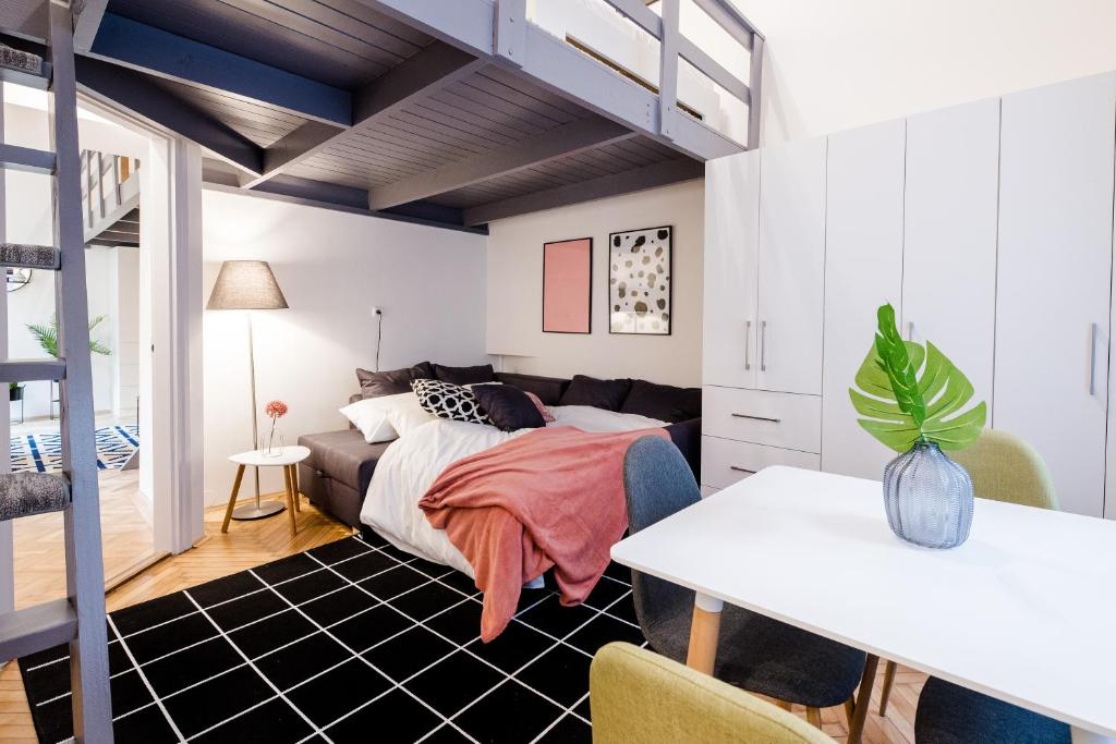 Postel nebo postele na pokoji v ubytování Rainbow Dream Apartment