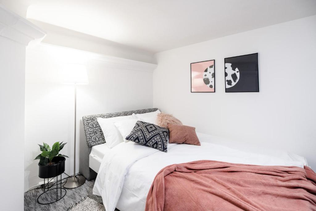 Postel nebo postele na pokoji v ubytování Rainbow Dream Apartment