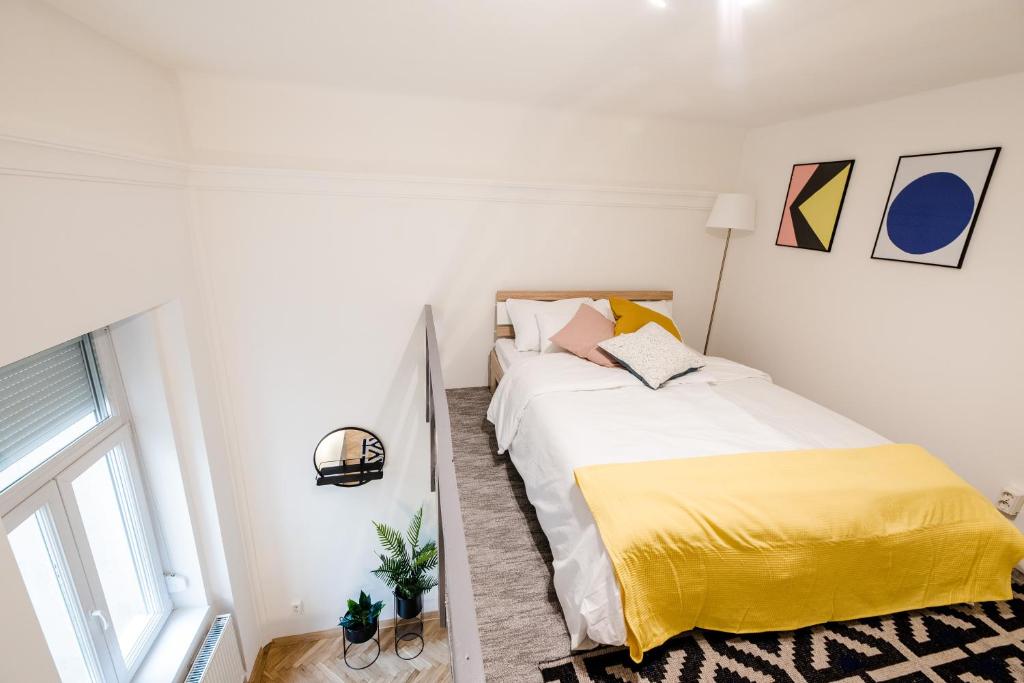 Postel nebo postele na pokoji v ubytování Rainbow Dream Apartment