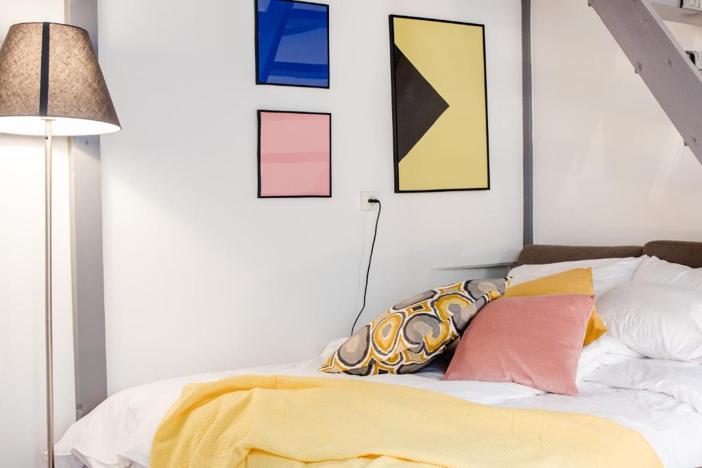 Postel nebo postele na pokoji v ubytování Rainbow Dream Apartment