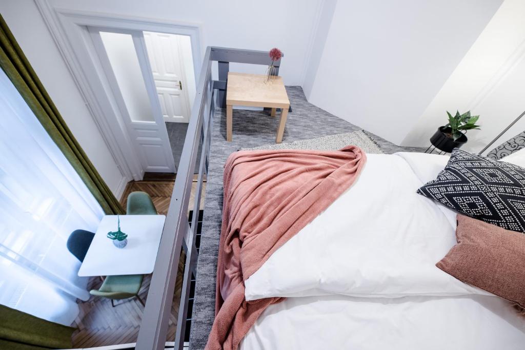 Postel nebo postele na pokoji v ubytování Rainbow Dream Apartment