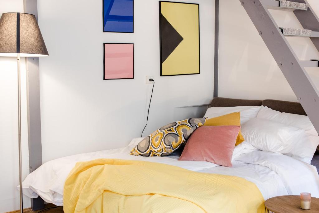 Postel nebo postele na pokoji v ubytování Rainbow Dream Apartment
