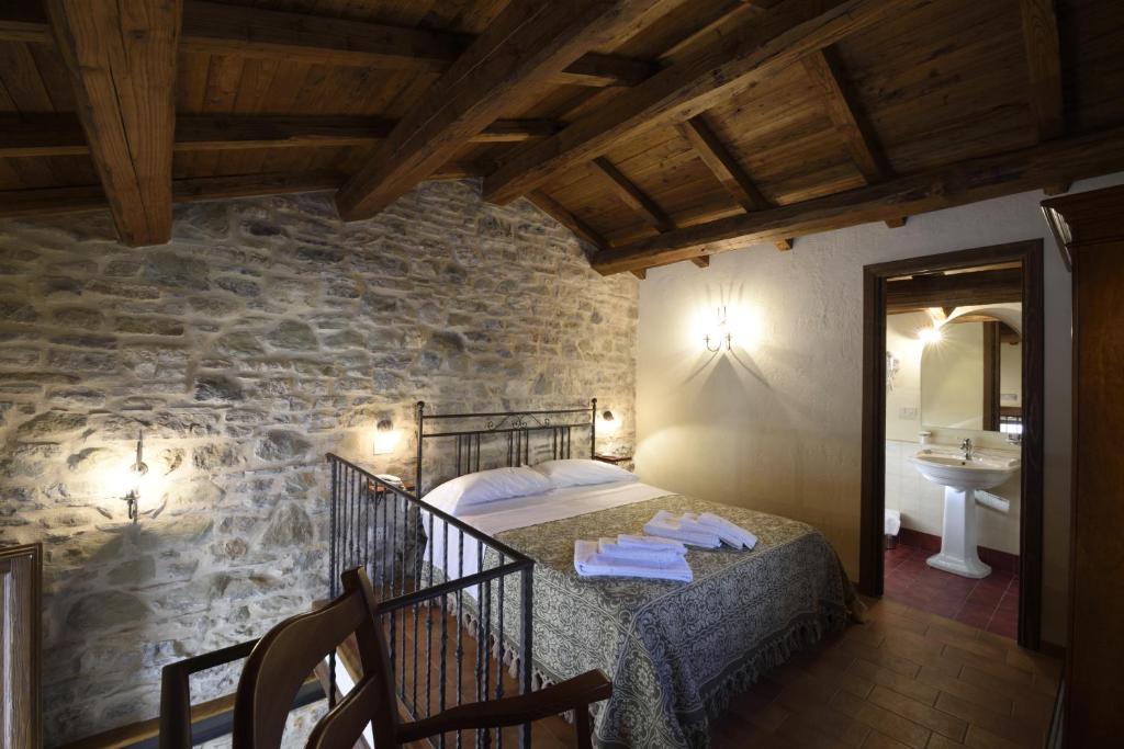 Postel nebo postele na pokoji v ubytování Borgotufi Albergo Diffuso