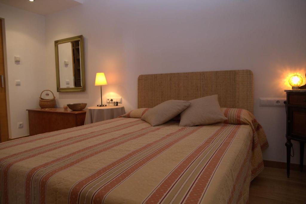 Postel nebo postele na pokoji v ubytování LLOGUER30 Bel's Home Bed&breakfast