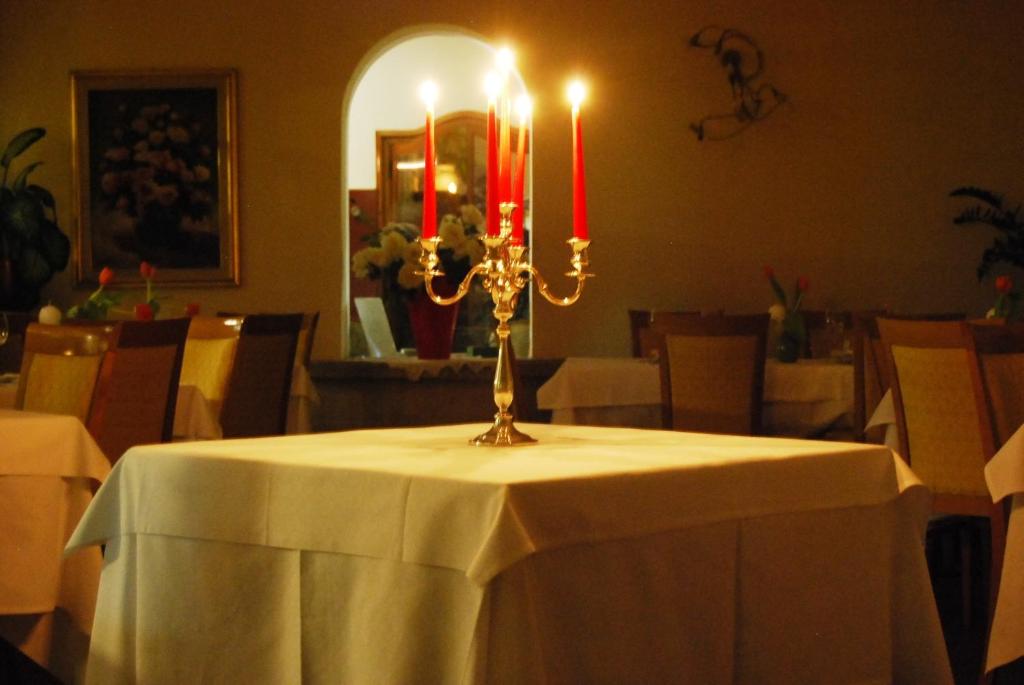 Reštaurácia alebo iné gastronomické zariadenie v ubytovaní Albergo della Torre dal 1891
