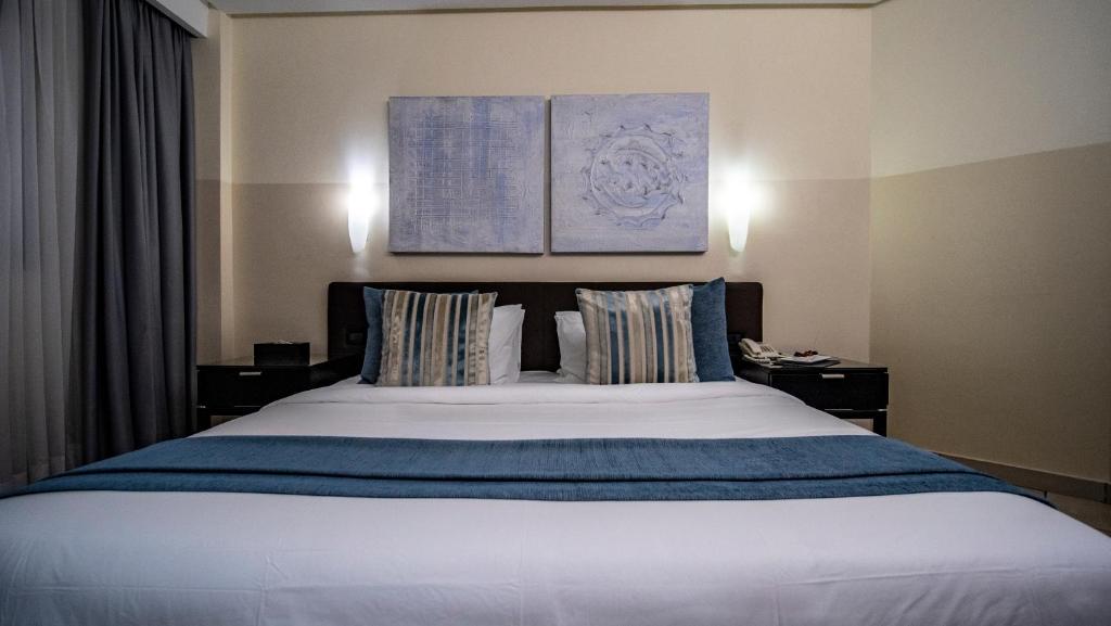 Oak Plaza Hotels East Airport - Standard Double Room