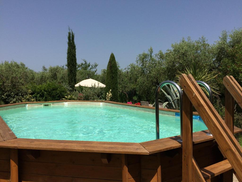 Bazén v ubytovaní La casa dei nonni alebo v jeho blízkosti