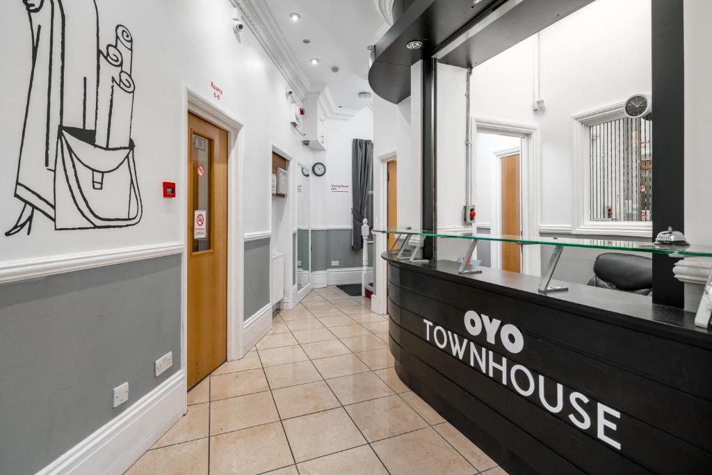 OYO Townhouse New England, London Victoria - Resim 36