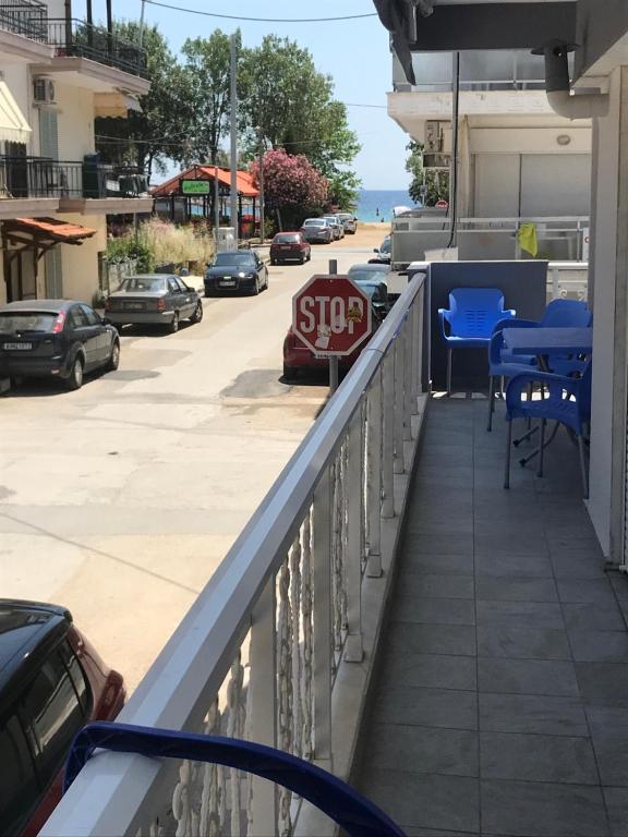 Balkón nebo terasa v ubytování Theodora Villas Flogita beach