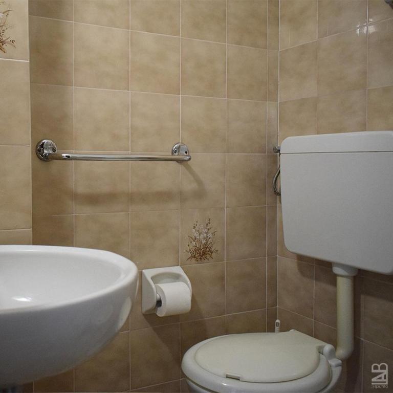 A bathroom at Hotel Admiral
