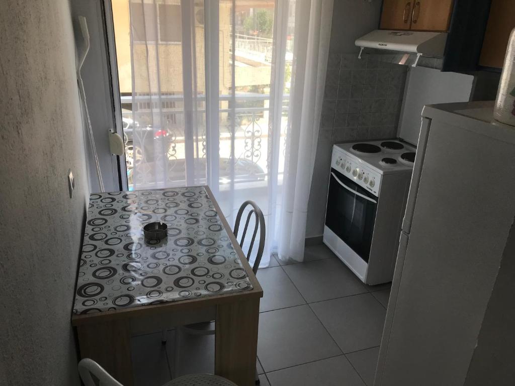 Kuchyň nebo kuchyňský kout v ubytování Theodora Villas Flogita beach