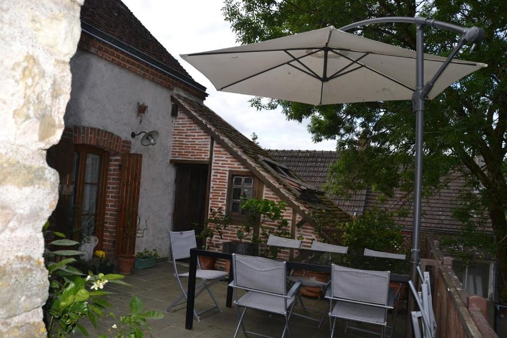 Patio nebo venkovní prostory v ubytování Chambres d'hôtes Châtres-Sur-Cher
