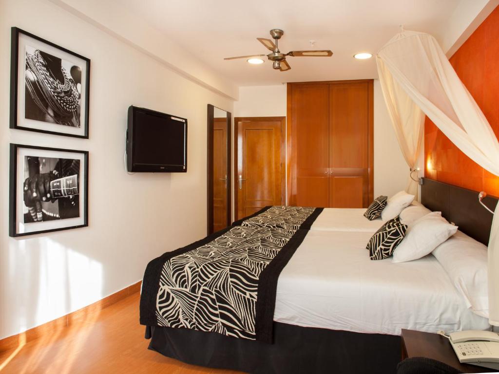 Magic Aqua Rock Gardens - Standard Double Room (3 Adults)
