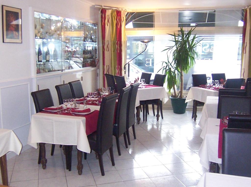 Restaurace v ubytování Hôtel Du Stade