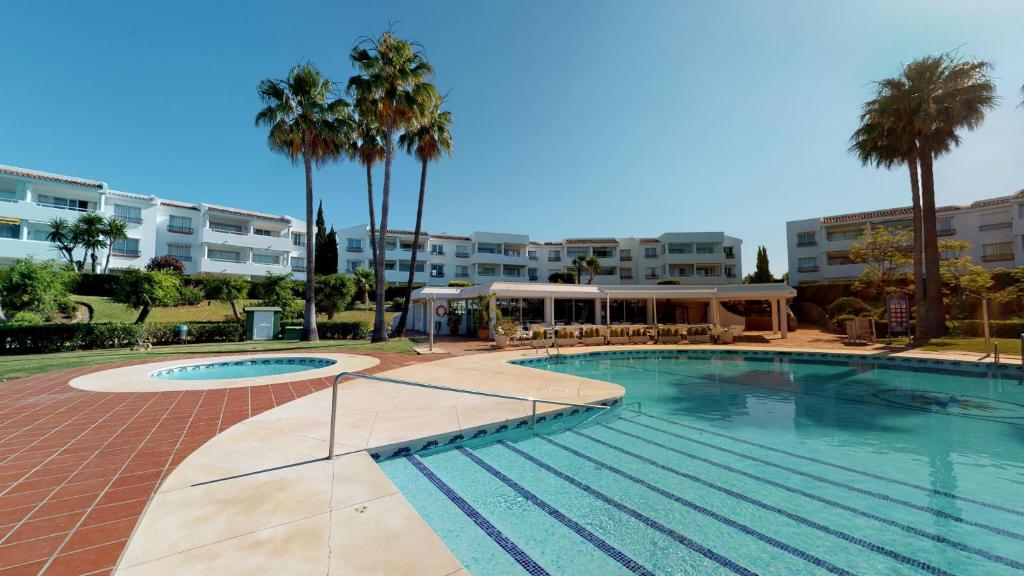 The swimming pool at or close to Top Floor Apartment - Amazing Sea View