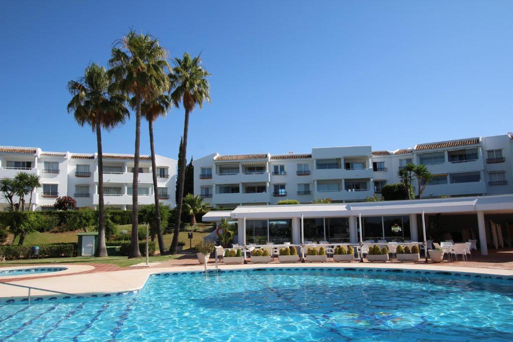 The swimming pool at or close to Top Floor Apartment - Amazing Sea View