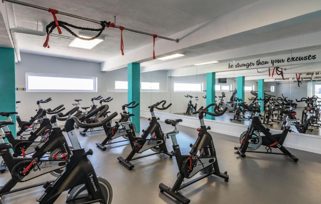 Fitness centrum a/nebo fitness zařízení v ubytování Ferrer Concord Hotel & Spa