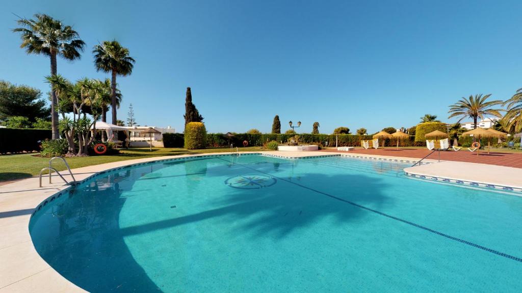 The swimming pool at or close to Top Floor Apartment - Amazing Sea View