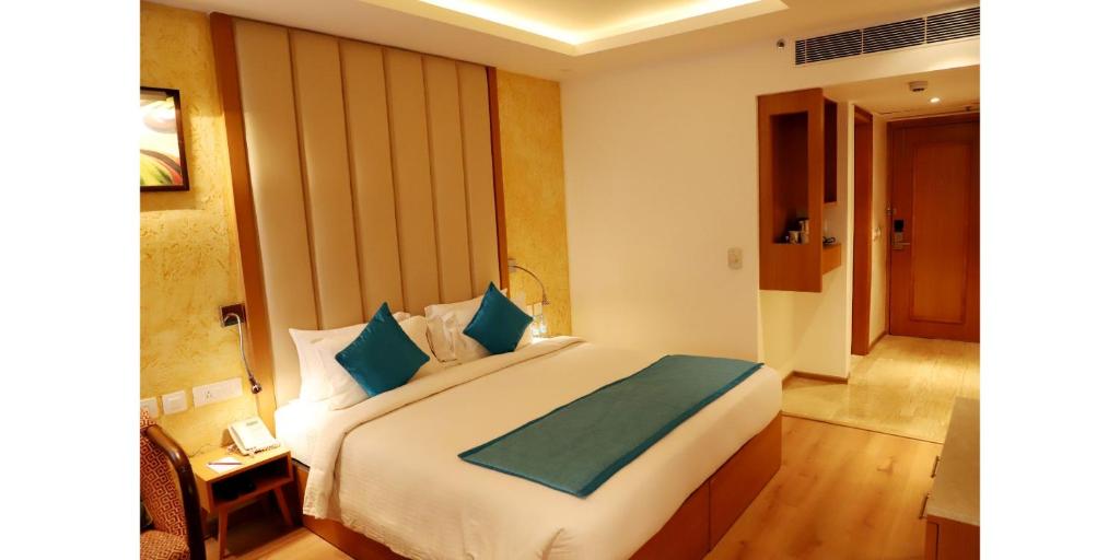 Postel nebo postele na pokoji v ubytování Nemesia City Center - Gurugram, Sector 29
